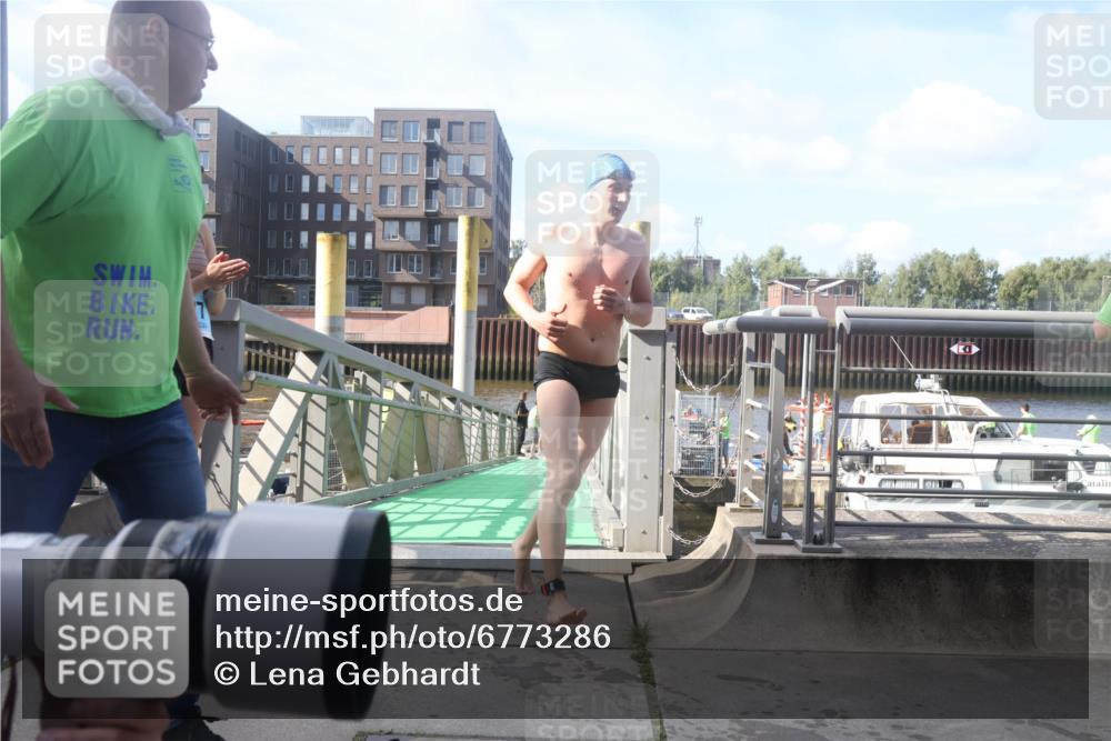 11.08.2024 - GEWOBA Citytriathlon Bremen Lena Gebhardt http://msf.ph/oto/6773286 11.08.2024 10:07:38 Schwimmen 8, 56, 59, 95 meine-sportfotos.de
