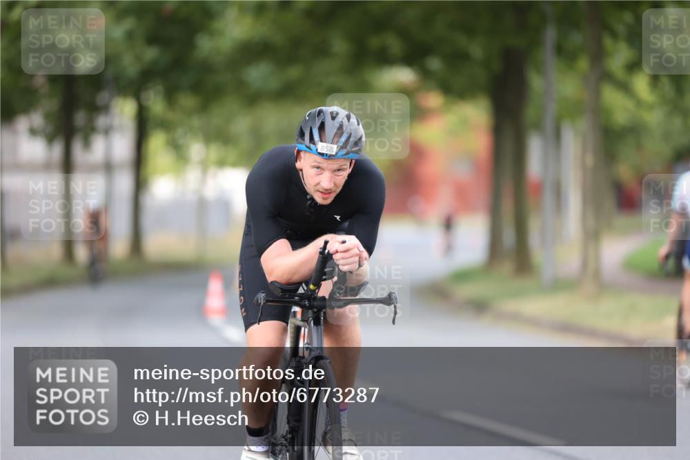 11.08.2024 - GEWOBA Citytriathlon Bremen H.Heesch http://msf.ph/oto/6773287 11.08.2024 11:40:14 Radfahren 744, 754, 767, 858 meine-sportfotos.de