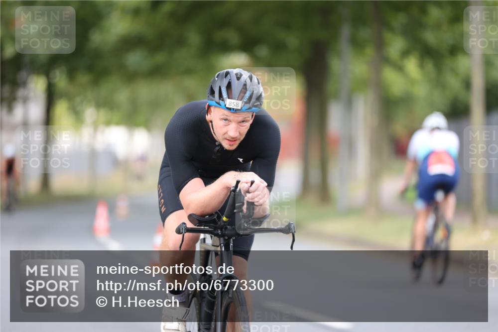 11.08.2024 - GEWOBA Citytriathlon Bremen H.Heesch http://msf.ph/oto/6773300 11.08.2024 11:40:15 Radfahren 744, 754, 767, 858 meine-sportfotos.de