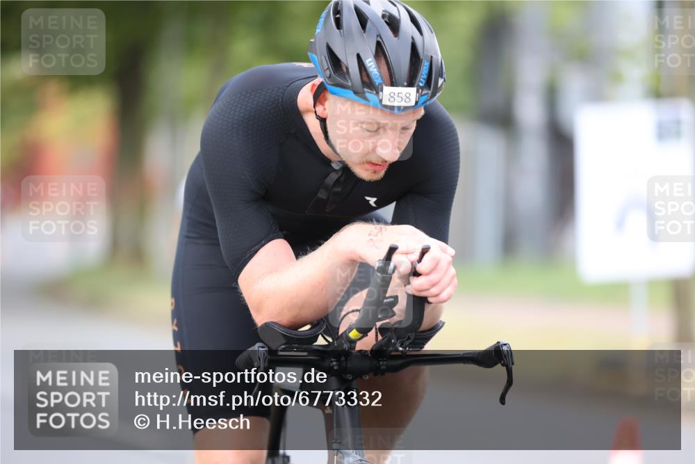 11.08.2024 - GEWOBA Citytriathlon Bremen H.Heesch http://msf.ph/oto/6773332 11.08.2024 11:40:15 Radfahren 744, 754, 767, 858 meine-sportfotos.de