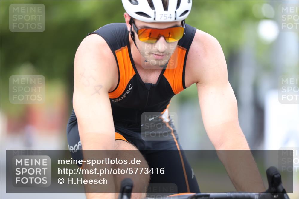 11.08.2024 - GEWOBA Citytriathlon Bremen H.Heesch http://msf.ph/oto/6773416 11.08.2024 11:40:21 Radfahren 754, 767, 772, 858 meine-sportfotos.de