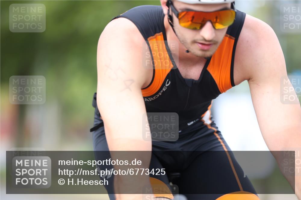 11.08.2024 - GEWOBA Citytriathlon Bremen H.Heesch http://msf.ph/oto/6773425 11.08.2024 11:40:21 Radfahren 754, 767, 772, 858 meine-sportfotos.de