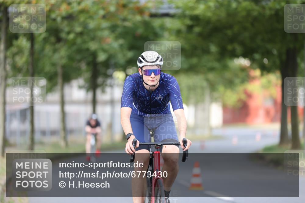 11.08.2024 - GEWOBA Citytriathlon Bremen H.Heesch http://msf.ph/oto/6773430 11.08.2024 11:40:29 Radfahren 754, 767, 772 meine-sportfotos.de