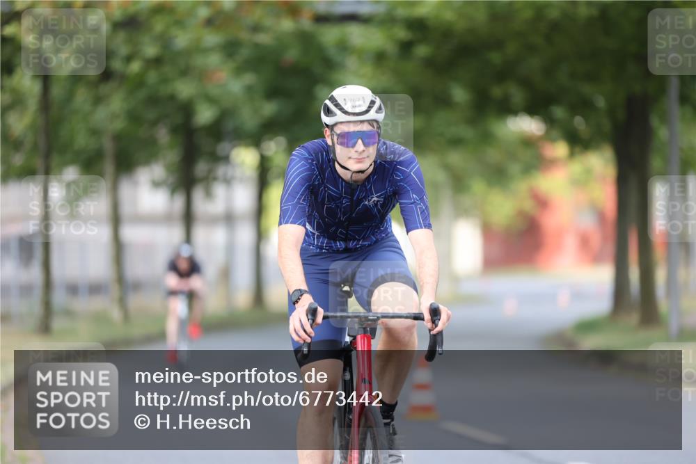 11.08.2024 - GEWOBA Citytriathlon Bremen H.Heesch http://msf.ph/oto/6773442 11.08.2024 11:40:29 Radfahren 754, 767, 772 meine-sportfotos.de