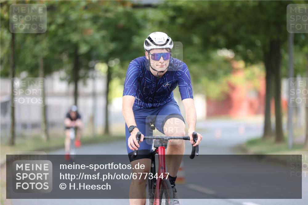 11.08.2024 - GEWOBA Citytriathlon Bremen H.Heesch http://msf.ph/oto/6773447 11.08.2024 11:40:29 Radfahren 754, 767, 772 meine-sportfotos.de