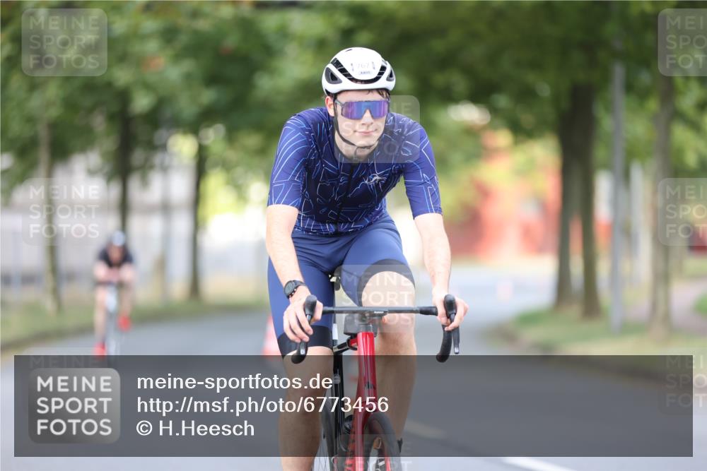 11.08.2024 - GEWOBA Citytriathlon Bremen H.Heesch http://msf.ph/oto/6773456 11.08.2024 11:40:29 Radfahren 754, 767, 772 meine-sportfotos.de