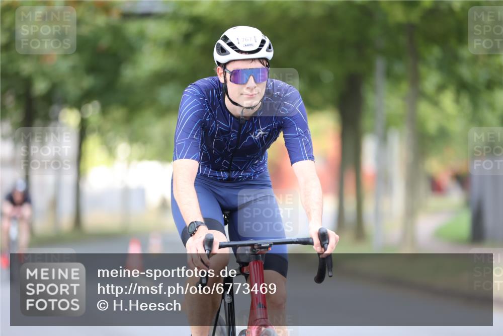 11.08.2024 - GEWOBA Citytriathlon Bremen H.Heesch http://msf.ph/oto/6773469 11.08.2024 11:40:29 Radfahren 754, 767, 772 meine-sportfotos.de