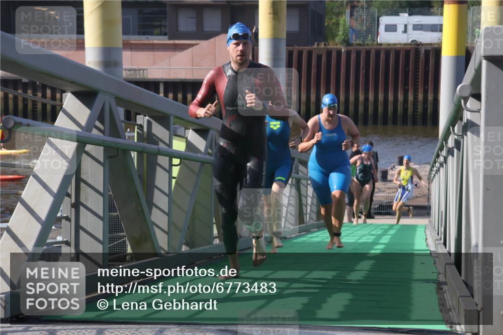 11.08.2024 - GEWOBA Citytriathlon Bremen Lena Gebhardt http://msf.ph/oto/6773483 11.08.2024 10:08:15 Schwimmen 3, 7, 65, 71, 79, 82, 108 meine-sportfotos.de
