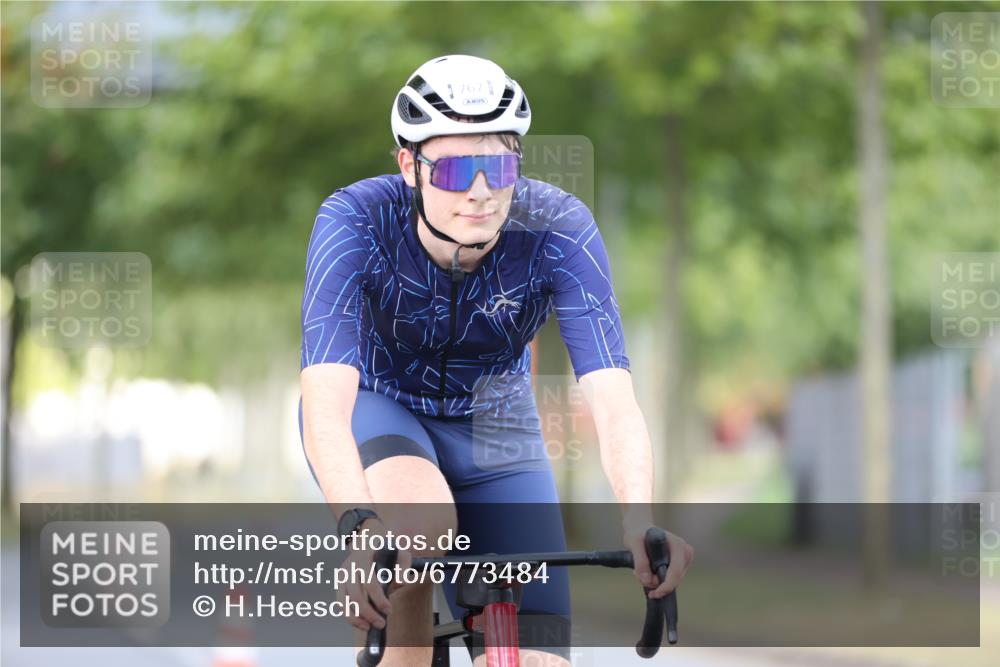 11.08.2024 - GEWOBA Citytriathlon Bremen H.Heesch http://msf.ph/oto/6773484 11.08.2024 11:40:29 Radfahren 754, 767, 772 meine-sportfotos.de