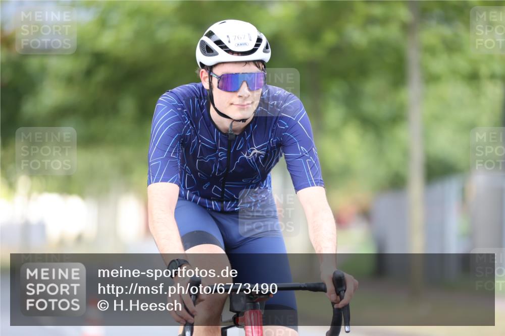 11.08.2024 - GEWOBA Citytriathlon Bremen H.Heesch http://msf.ph/oto/6773490 11.08.2024 11:40:29 Radfahren 754, 767, 772 meine-sportfotos.de