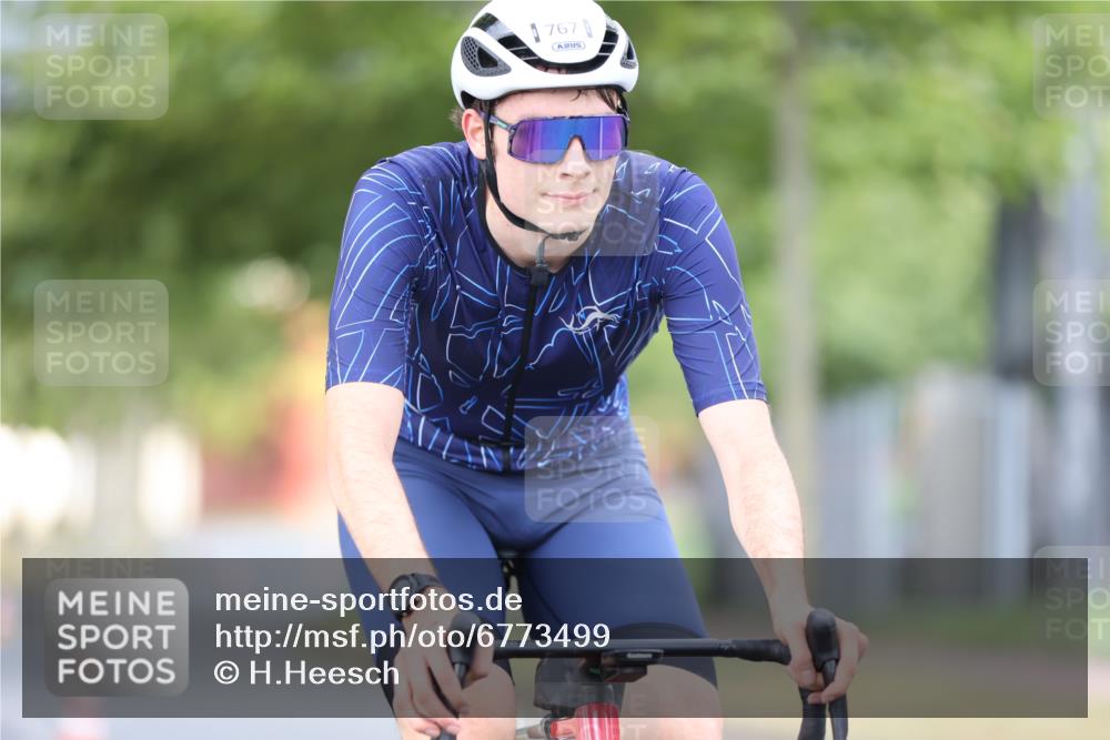 11.08.2024 - GEWOBA Citytriathlon Bremen H.Heesch http://msf.ph/oto/6773499 11.08.2024 11:40:29 Radfahren 754, 767, 772 meine-sportfotos.de