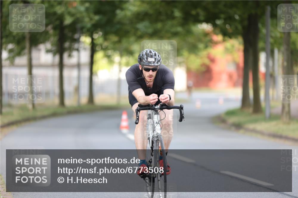 11.08.2024 - GEWOBA Citytriathlon Bremen H.Heesch http://msf.ph/oto/6773508 11.08.2024 11:40:31 Radfahren 754, 767, 772 meine-sportfotos.de