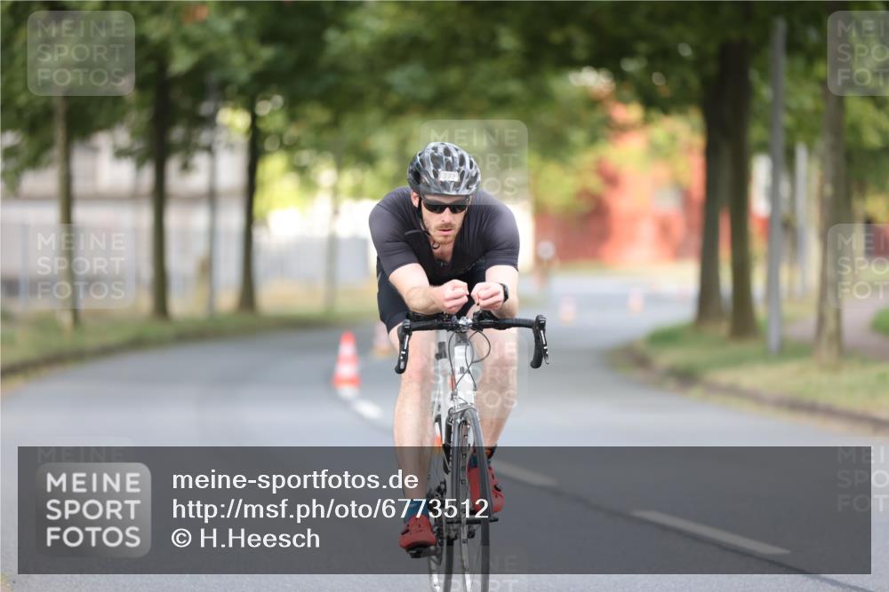 11.08.2024 - GEWOBA Citytriathlon Bremen H.Heesch http://msf.ph/oto/6773512 11.08.2024 11:40:31 Radfahren 754, 767, 772 meine-sportfotos.de
