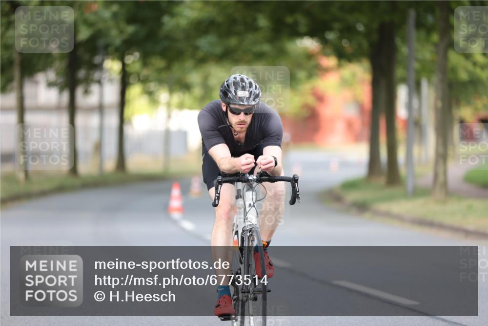 11.08.2024 - GEWOBA Citytriathlon Bremen H.Heesch http://msf.ph/oto/6773514 11.08.2024 11:40:32 Radfahren 754, 767, 772 meine-sportfotos.de