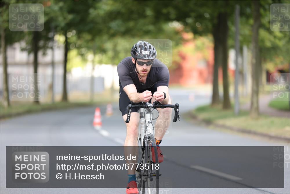 11.08.2024 - GEWOBA Citytriathlon Bremen H.Heesch http://msf.ph/oto/6773518 11.08.2024 11:40:32 Radfahren 754, 767, 772 meine-sportfotos.de