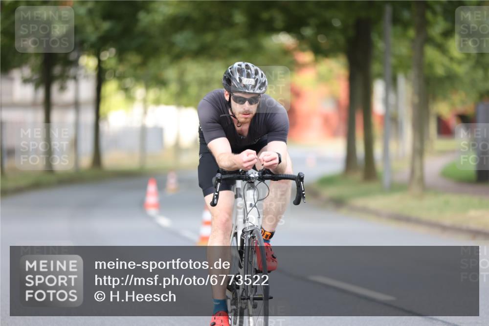 11.08.2024 - GEWOBA Citytriathlon Bremen H.Heesch http://msf.ph/oto/6773522 11.08.2024 11:40:32 Radfahren 754, 767, 772 meine-sportfotos.de