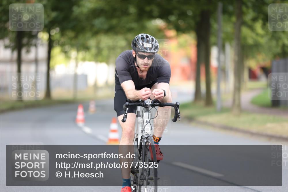 11.08.2024 - GEWOBA Citytriathlon Bremen H.Heesch http://msf.ph/oto/6773525 11.08.2024 11:40:32 Radfahren 754, 767, 772 meine-sportfotos.de
