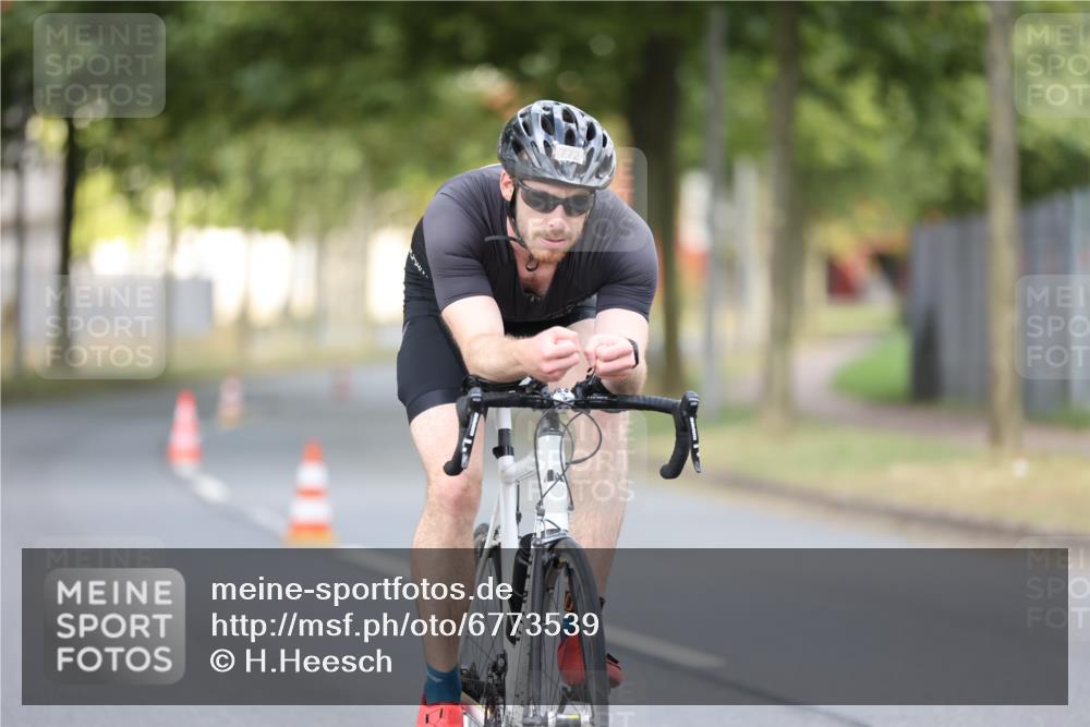 11.08.2024 - GEWOBA Citytriathlon Bremen H.Heesch http://msf.ph/oto/6773539 11.08.2024 11:40:32 Radfahren 754, 767, 772 meine-sportfotos.de