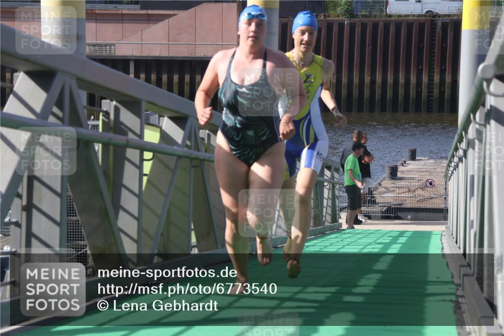 11.08.2024 - GEWOBA Citytriathlon Bremen Lena Gebhardt http://msf.ph/oto/6773540 11.08.2024 10:08:21 Schwimmen 3, 43, 65, 71, 82, 108 meine-sportfotos.de