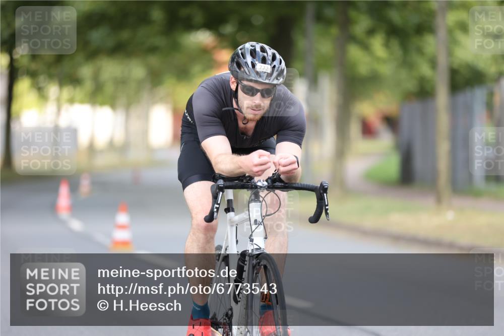 11.08.2024 - GEWOBA Citytriathlon Bremen H.Heesch http://msf.ph/oto/6773543 11.08.2024 11:40:32 Radfahren 754, 767, 772 meine-sportfotos.de