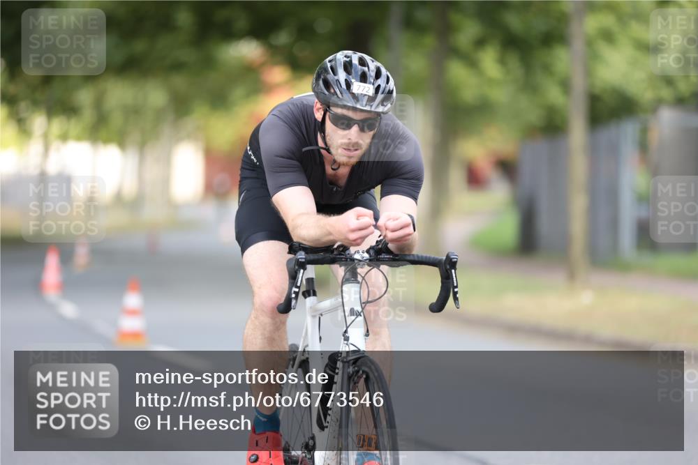 11.08.2024 - GEWOBA Citytriathlon Bremen H.Heesch http://msf.ph/oto/6773546 11.08.2024 11:40:32 Radfahren 754, 767, 772 meine-sportfotos.de