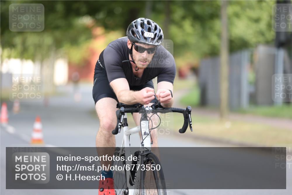 11.08.2024 - GEWOBA Citytriathlon Bremen H.Heesch http://msf.ph/oto/6773550 11.08.2024 11:40:32 Radfahren 754, 767, 772 meine-sportfotos.de