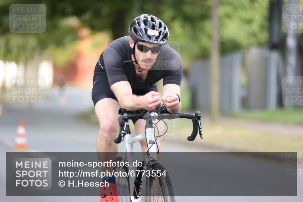 11.08.2024 - GEWOBA Citytriathlon Bremen H.Heesch http://msf.ph/oto/6773554 11.08.2024 11:40:32 Radfahren 754, 767, 772 meine-sportfotos.de