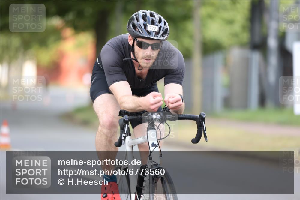 11.08.2024 - GEWOBA Citytriathlon Bremen H.Heesch http://msf.ph/oto/6773560 11.08.2024 11:40:32 Radfahren 754, 767, 772 meine-sportfotos.de