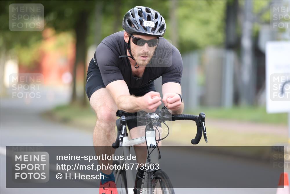 11.08.2024 - GEWOBA Citytriathlon Bremen H.Heesch http://msf.ph/oto/6773563 11.08.2024 11:40:32 Radfahren 754, 767, 772 meine-sportfotos.de