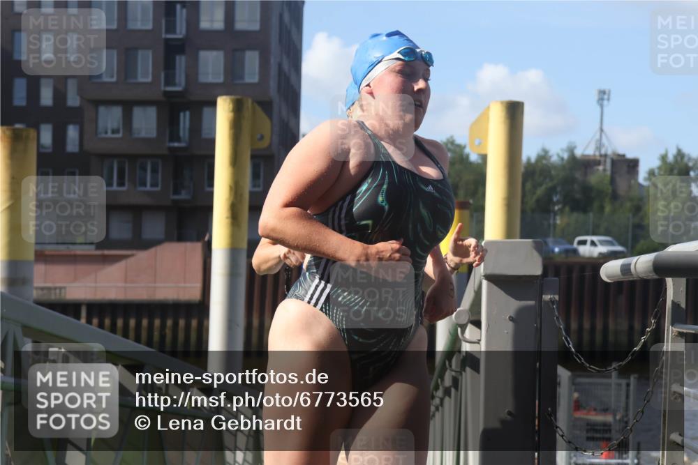 11.08.2024 - GEWOBA Citytriathlon Bremen Lena Gebhardt http://msf.ph/oto/6773565 11.08.2024 10:08:22 Schwimmen 3, 43, 65, 71, 82, 108 meine-sportfotos.de