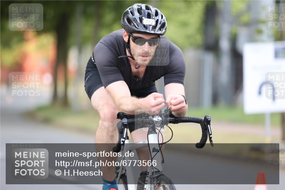 11.08.2024 - GEWOBA Citytriathlon Bremen H.Heesch http://msf.ph/oto/6773566 11.08.2024 11:40:32 Radfahren 754, 767, 772 meine-sportfotos.de