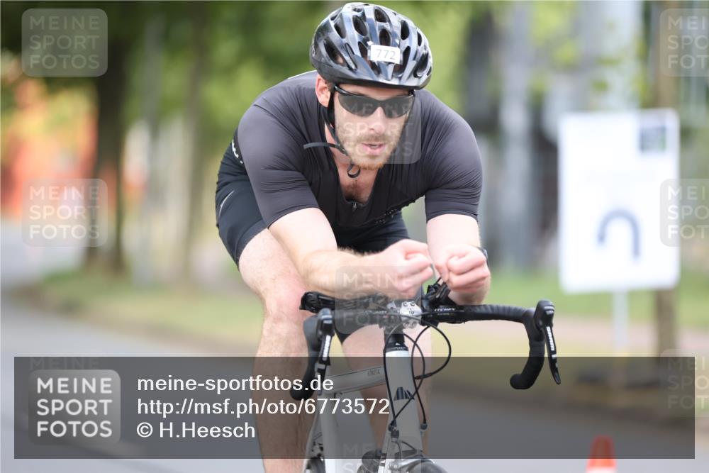11.08.2024 - GEWOBA Citytriathlon Bremen H.Heesch http://msf.ph/oto/6773572 11.08.2024 11:40:32 Radfahren 754, 767, 772 meine-sportfotos.de