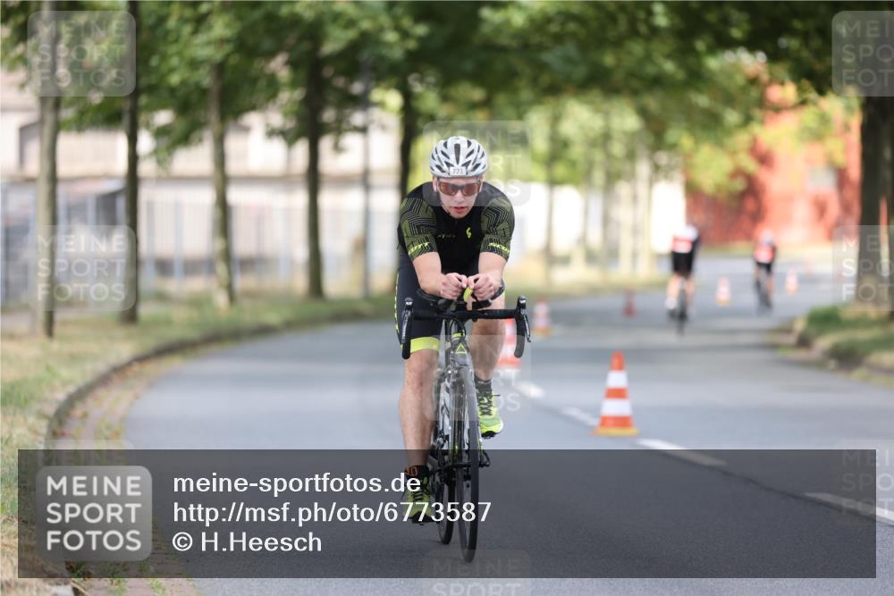 11.08.2024 - GEWOBA Citytriathlon Bremen H.Heesch http://msf.ph/oto/6773587 11.08.2024 11:40:45 Radfahren 771 meine-sportfotos.de