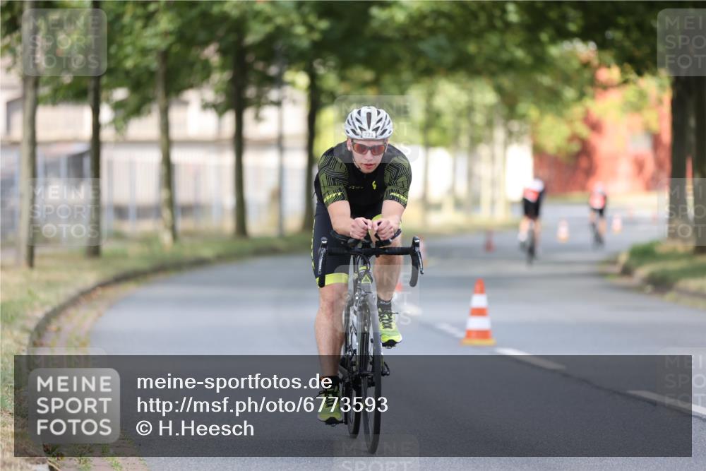 11.08.2024 - GEWOBA Citytriathlon Bremen H.Heesch http://msf.ph/oto/6773593 11.08.2024 11:40:45 Radfahren 771 meine-sportfotos.de