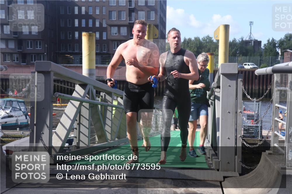 11.08.2024 - GEWOBA Citytriathlon Bremen Lena Gebhardt http://msf.ph/oto/6773595 11.08.2024 10:08:31 Schwimmen 43, 65, 71, 98, 108, 110 meine-sportfotos.de