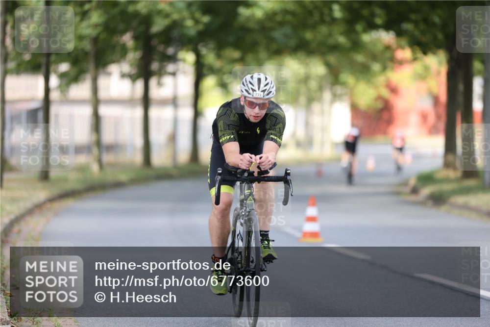 11.08.2024 - GEWOBA Citytriathlon Bremen H.Heesch http://msf.ph/oto/6773600 11.08.2024 11:40:45 Radfahren 771 meine-sportfotos.de