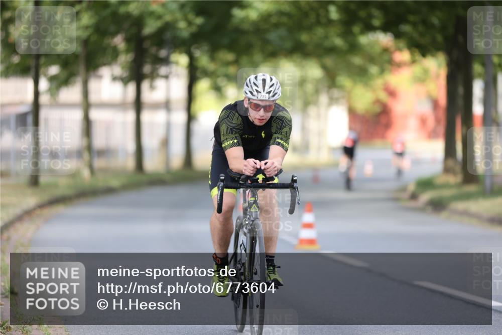 11.08.2024 - GEWOBA Citytriathlon Bremen H.Heesch http://msf.ph/oto/6773604 11.08.2024 11:40:45 Radfahren 771 meine-sportfotos.de