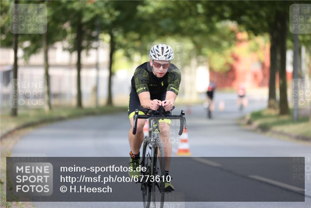 11.08.2024 - GEWOBA Citytriathlon Bremen H.Heesch http://msf.ph/oto/6773610 11.08.2024 11:40:45 Radfahren 771 meine-sportfotos.de