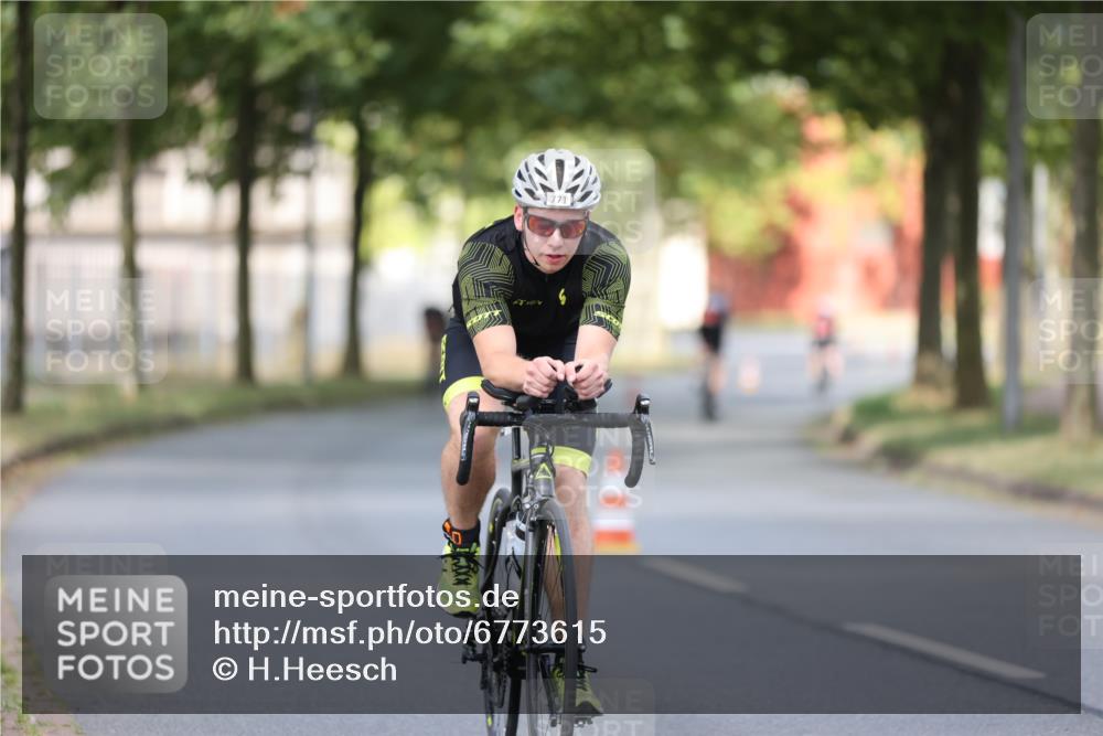 11.08.2024 - GEWOBA Citytriathlon Bremen H.Heesch http://msf.ph/oto/6773615 11.08.2024 11:40:45 Radfahren 771 meine-sportfotos.de