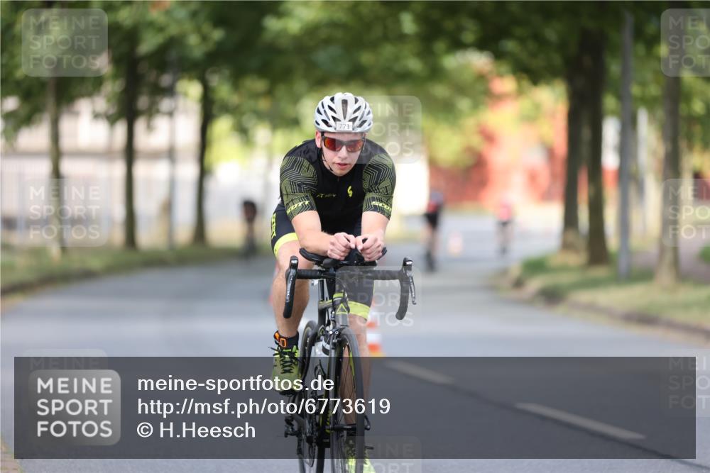 11.08.2024 - GEWOBA Citytriathlon Bremen H.Heesch http://msf.ph/oto/6773619 11.08.2024 11:40:45 Radfahren 771 meine-sportfotos.de