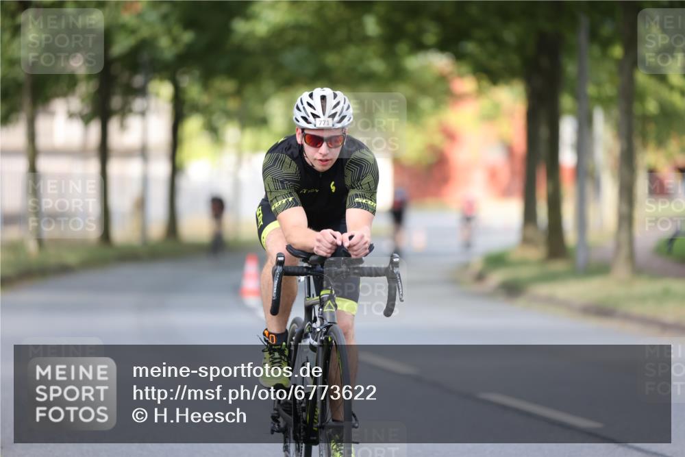 11.08.2024 - GEWOBA Citytriathlon Bremen H.Heesch http://msf.ph/oto/6773622 11.08.2024 11:40:45 Radfahren 771 meine-sportfotos.de