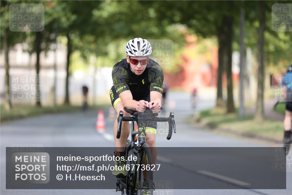 11.08.2024 - GEWOBA Citytriathlon Bremen H.Heesch http://msf.ph/oto/6773627 11.08.2024 11:40:46 Radfahren 771 meine-sportfotos.de