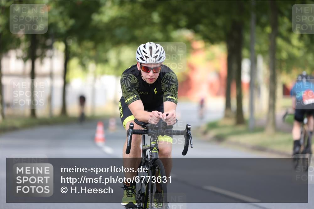 11.08.2024 - GEWOBA Citytriathlon Bremen H.Heesch http://msf.ph/oto/6773631 11.08.2024 11:40:46 Radfahren 771 meine-sportfotos.de
