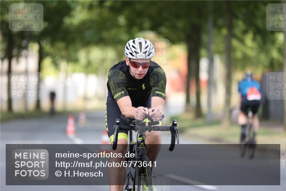 11.08.2024 - GEWOBA Citytriathlon Bremen H.Heesch http://msf.ph/oto/6773641 11.08.2024 11:40:46 Radfahren 771 meine-sportfotos.de