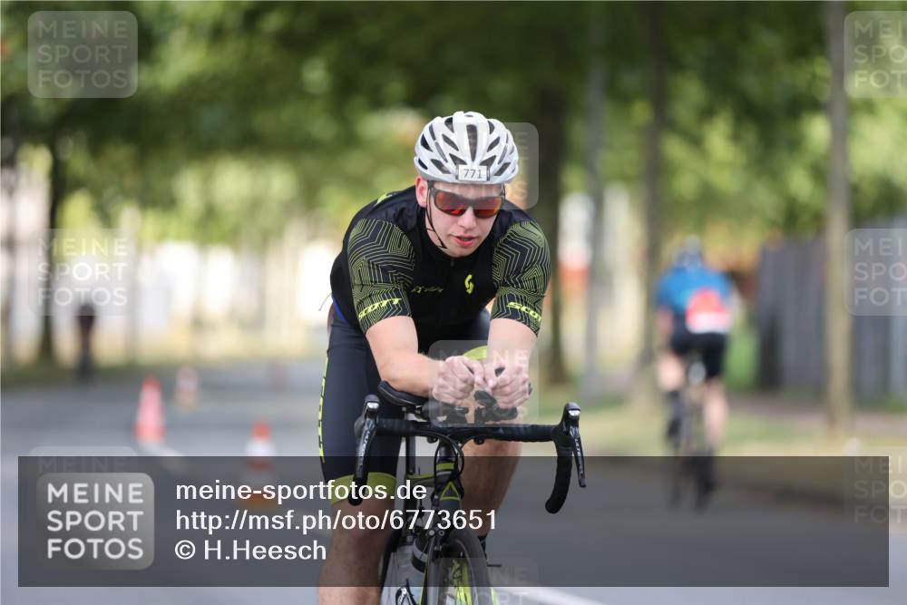 11.08.2024 - GEWOBA Citytriathlon Bremen H.Heesch http://msf.ph/oto/6773651 11.08.2024 11:40:46 Radfahren 771 meine-sportfotos.de