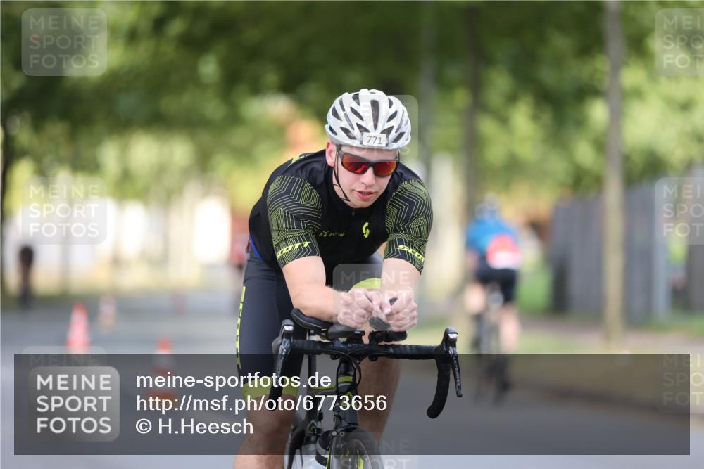 11.08.2024 - GEWOBA Citytriathlon Bremen H.Heesch http://msf.ph/oto/6773656 11.08.2024 11:40:46 Radfahren 771 meine-sportfotos.de