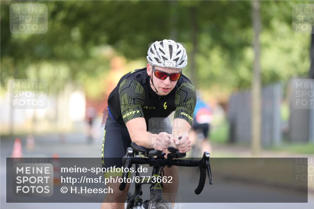 11.08.2024 - GEWOBA Citytriathlon Bremen H.Heesch http://msf.ph/oto/6773662 11.08.2024 11:40:46 Radfahren 771 meine-sportfotos.de