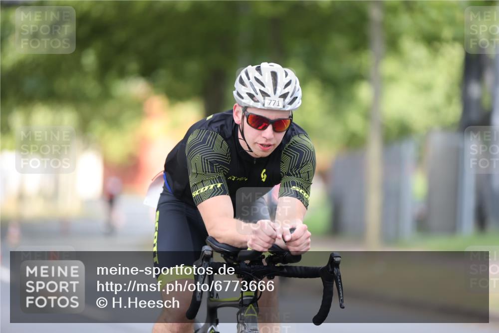 11.08.2024 - GEWOBA Citytriathlon Bremen H.Heesch http://msf.ph/oto/6773666 11.08.2024 11:40:46 Radfahren 771 meine-sportfotos.de