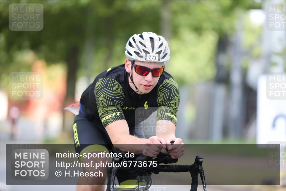 11.08.2024 - GEWOBA Citytriathlon Bremen H.Heesch http://msf.ph/oto/6773675 11.08.2024 11:40:46 Radfahren 771 meine-sportfotos.de