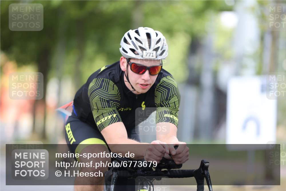 11.08.2024 - GEWOBA Citytriathlon Bremen H.Heesch http://msf.ph/oto/6773679 11.08.2024 11:40:46 Radfahren 771 meine-sportfotos.de